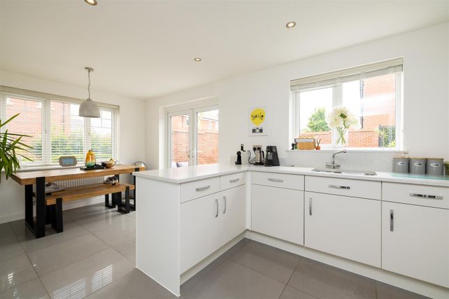 Thumbnail Detached house for sale in Overbury Way, Wellesbourne, Warwick
