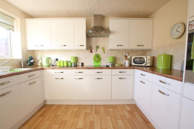 18 Emmeline Lodge, 27 Kingston Avenue, Leatherhead photo 4