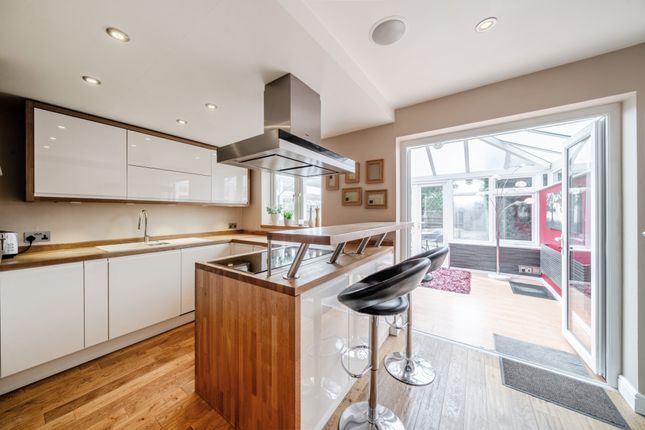 28, Maple Lodge Close, Rickmansworth photo 2