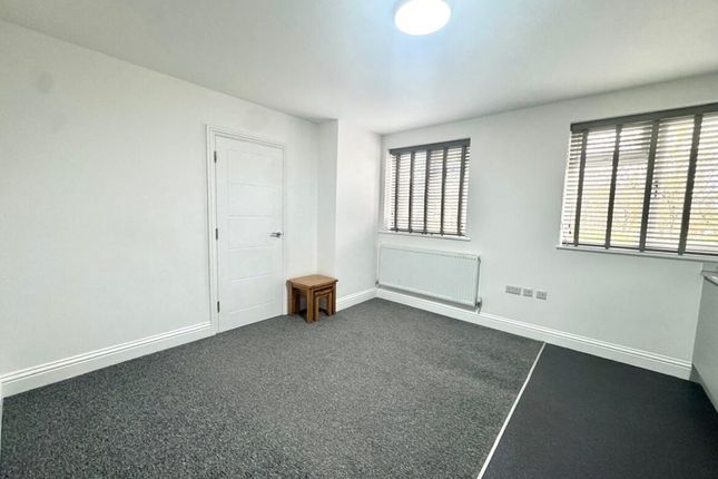 Old Ruislip Road, Northolt photo 4