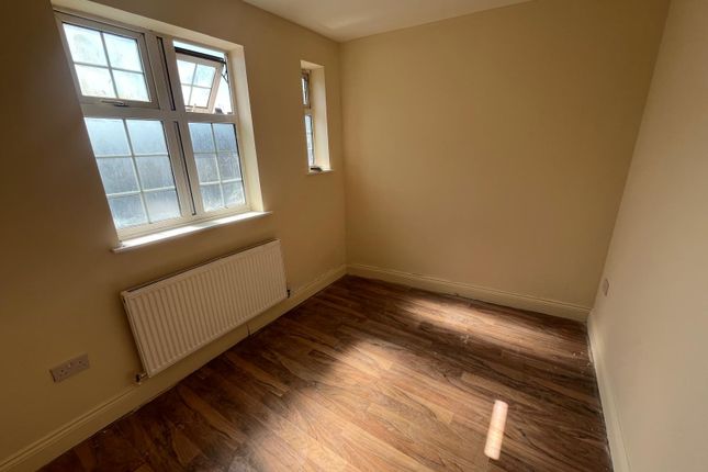Flat 2, 97-99, Burnt Oak Broadway, Edgware photo 5