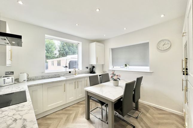 8, Berwick Avenue, Cleveleys photo 2