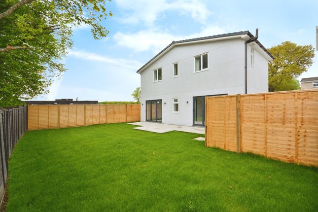 3-bed detached on 11b, Valley Way, Stevenage, £465,000