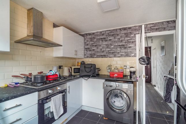 42, Woodbridge Vale, Leeds photo 4
