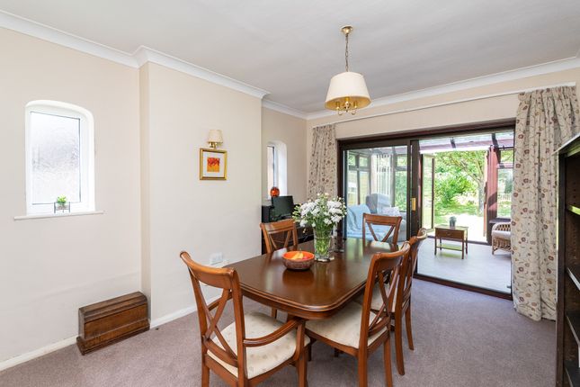 103, Hillside Gardens, Betchworth photo 3