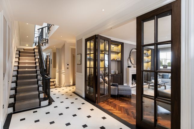 Thumbnail Mews house for sale in Pont Street Mews, London