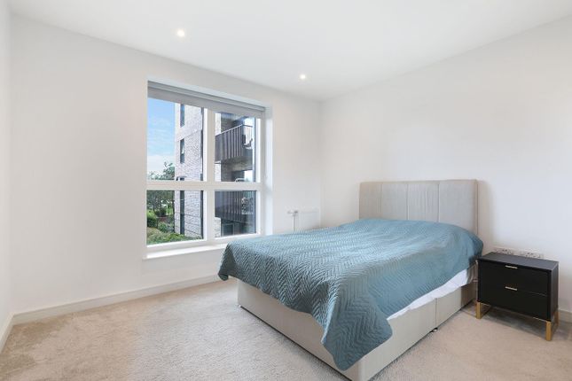 Flat 16, 2, Greenleaf Walk, Southall photo 4