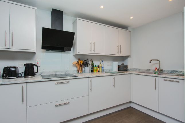 Flat 13 Northfield House, Wellingborough Road, Wellingborough photo 2