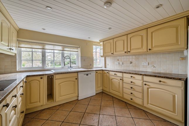 Poor Ridge Cottage,, The Ridges, Wokingham photo 3