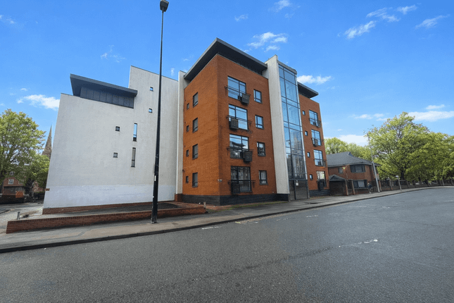 2-bed flat on 305 Trinity Edge, 1 St. Mary Street, Salford, £155,000