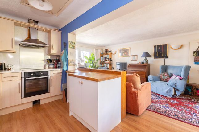 Flat 3, 4, St Marys Terrace, Hastings photo 4
