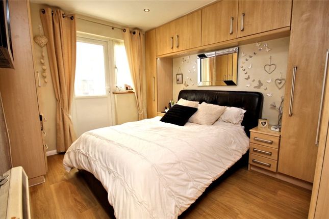 63, Willowmead Close, Woking photo 5