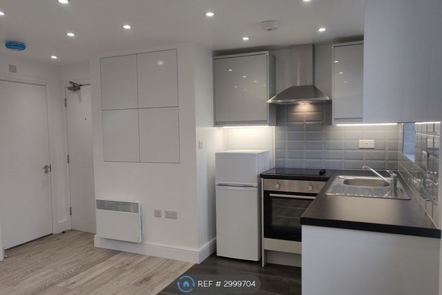 Flat, Cranbrook Road, Ilford photo 3
