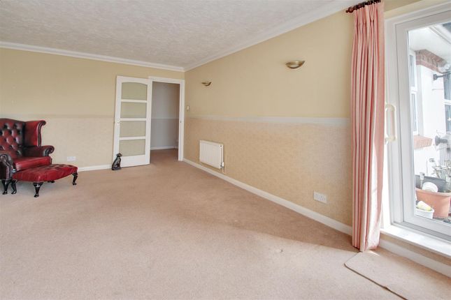 Flat for sale in West Avenue, Worthing