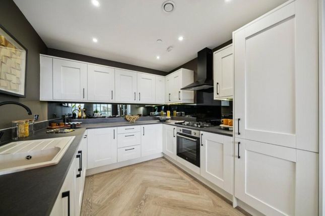 2-bed house on Drury Lane, London, £4,200/mo