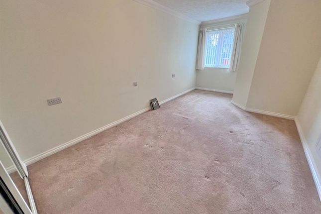 17 Royal Lodge, Newbury, Gillingham photo 3