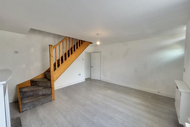 139, Gladstone Street, Glossop photo 4