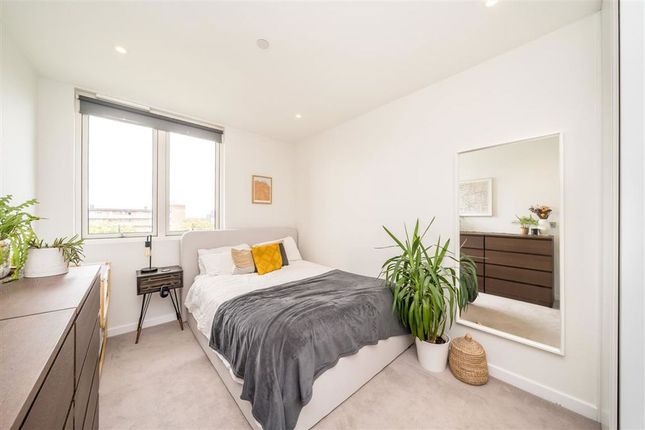 Flat 42, 27, Arklow Road, London photo 4