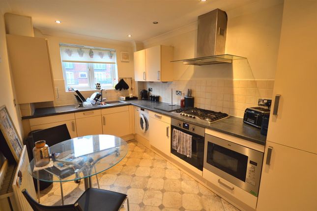 Kitchen (Main)
