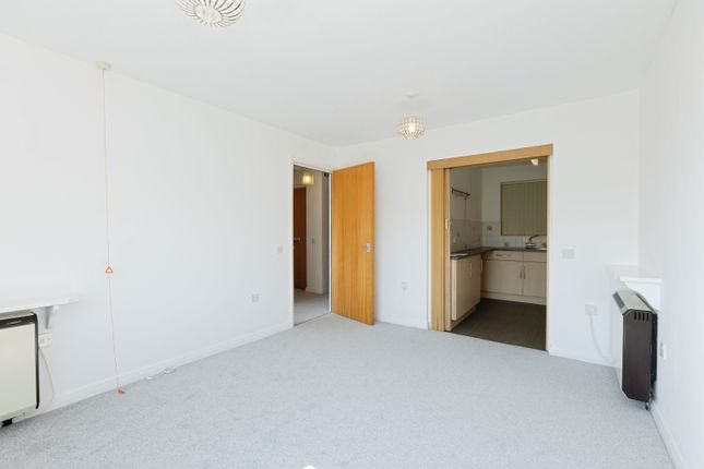 28, Sheppards Gardens, Weston photo 3