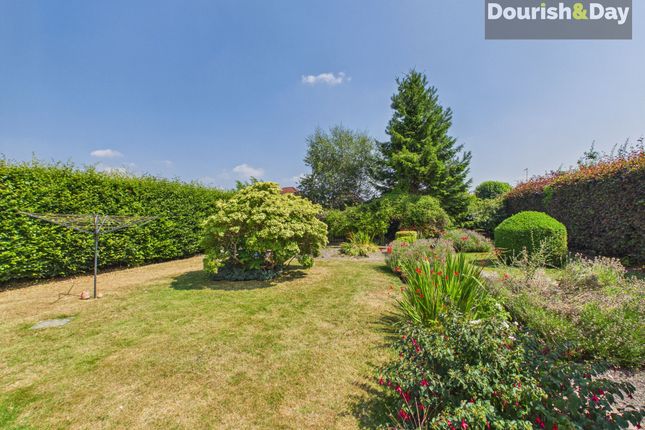 30 Burton Manor Road, Stafford photo 4