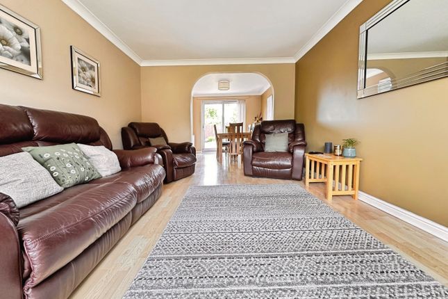 11, Balas Drive, Sittingbourne photo 2