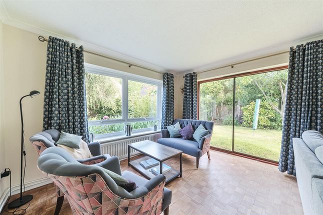 1, Dolphin Close, Haslemere photo 3