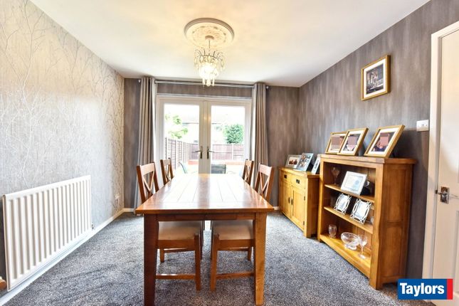 20, Ploverdale Crescent, Kingswinford photo 4