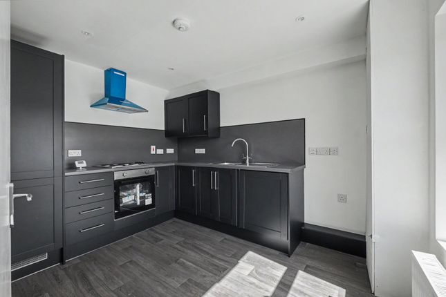 24,Flat 2, Luton Road, Chatham photo 3