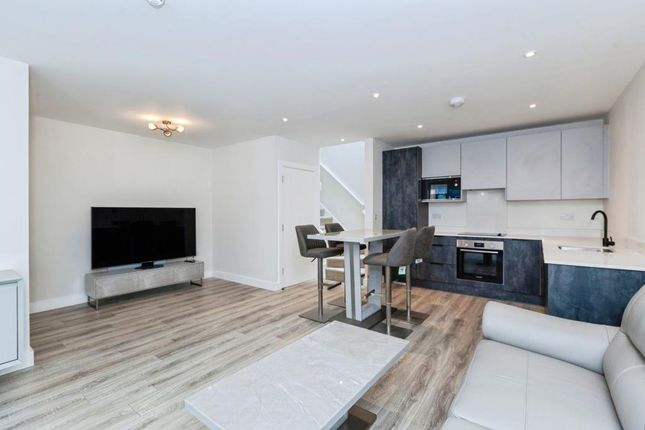 2 Dogwood Mews, Slough, Slough photo 4