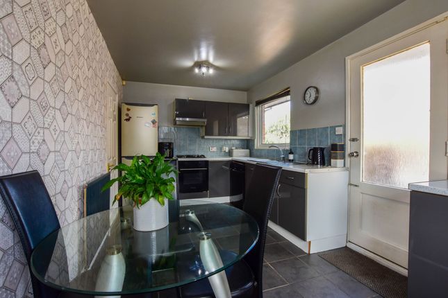 16 Queens Road North, Nottingham photo 3
