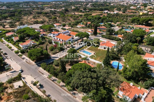 Villa for sale in 8200 Olhos De Água, Portugal
