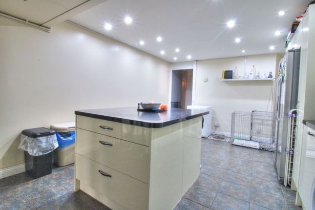 37, Cheshunts, Basildon photo 3
