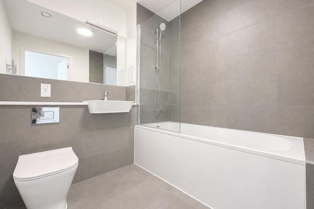 5 New Road, Feltham photo 4