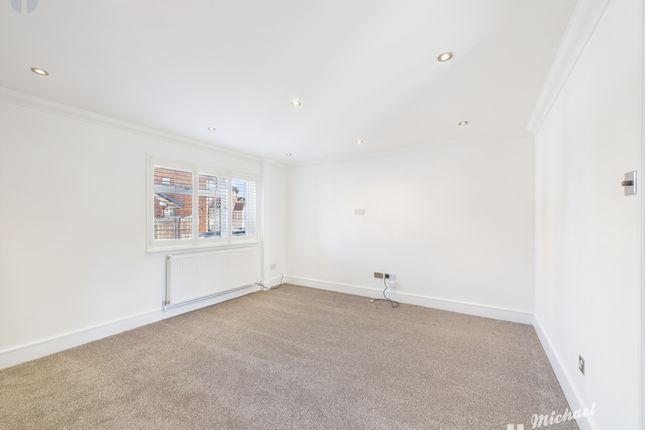 21 Sewell Close, Aylesbury photo 2