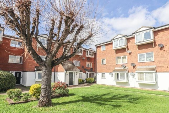 43 Vignoles Road, Romford photo 4