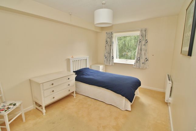 12a Norfolk House, Oaklands Road, Havant photo 4