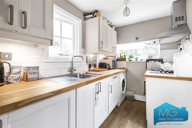 Flat for sale in Fernleigh Road, London