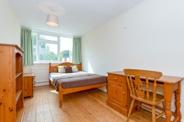 Horwood Close, Oxford photo 3