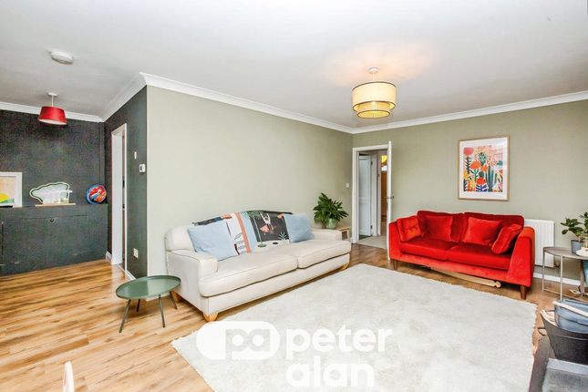 9, Beech Tree Way, Treharris photo 3