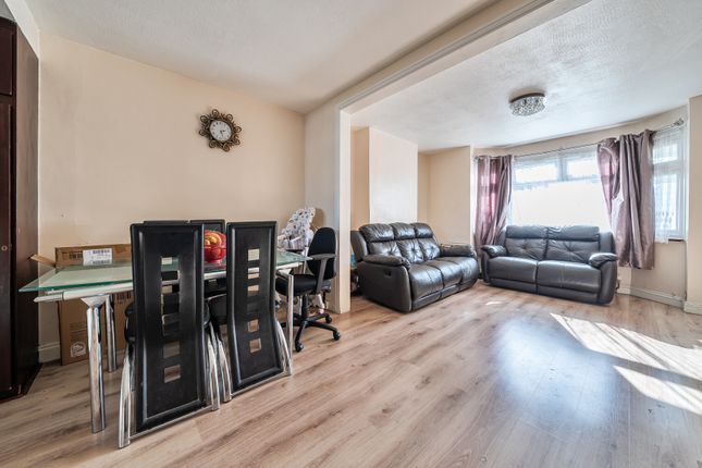 89, Dale Avenue, Edgware photo 4