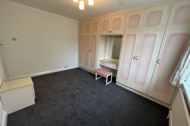 Thumbnail Room to rent in Salmon Street, London