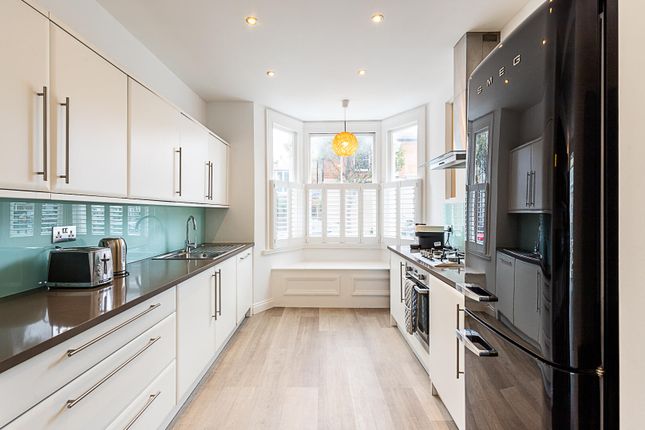 Upper Maisonette, IPSE2, Upcerne Road, 48, London photo 2
