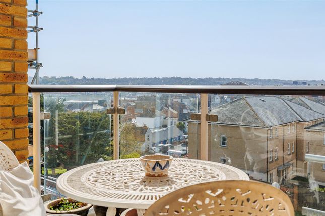 Flat 19, Griffin House, Admiral Gardens, Cowes photo 2