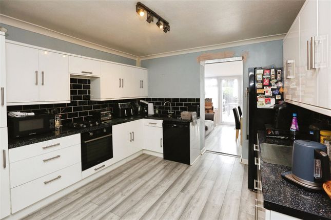 5, Denzil Avenue, Southampton photo 4