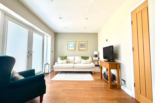27 Windermere Avenue, Bolton photo 4