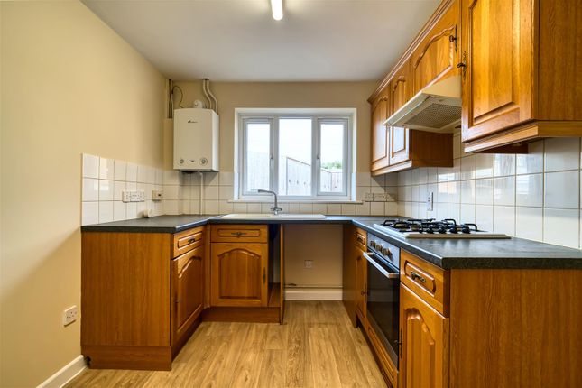 1 Pond Cottages, Butts Pond, Sturminster Newton photo 2