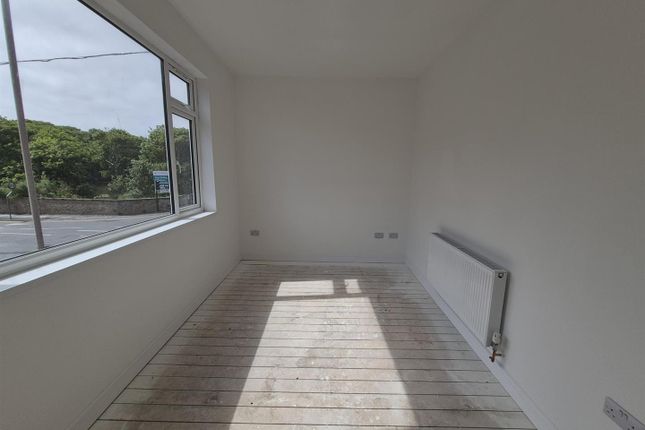 Flat 2, 1, Pier Road, Withernsea photo 2