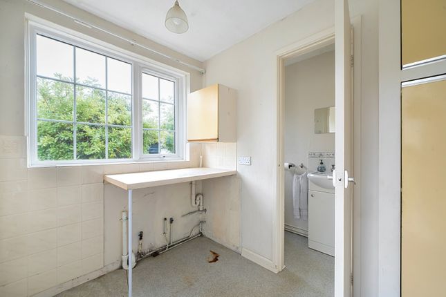 4 The Crescent, Lifton, Devon photo 4