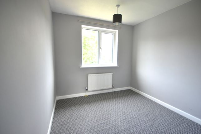 18, Simon Way, Southampton photo 4